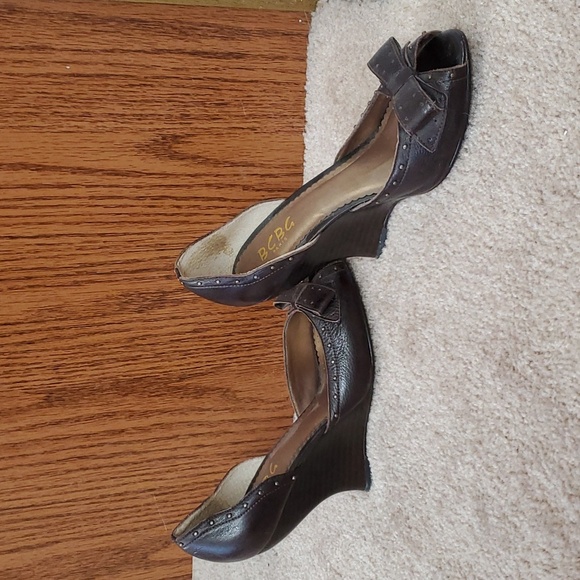 Bcbg Paris 8 rounded contour wedges peep toe bow metal accents - Picture 6 of 12